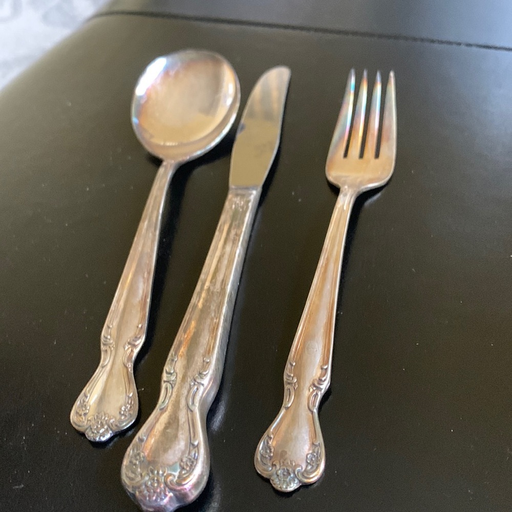 Rogers bros 12 place settings silver plated silver set